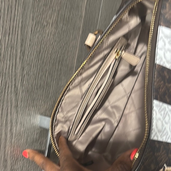 Michael Kors Grayson Logo White/Brown Satchel with Gold Accents - Picture 5 of 9